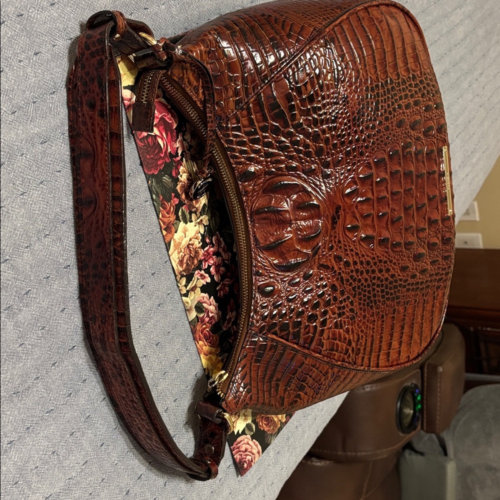 Elegant Brown Crocodile-Embossed Women's Bag
Brahmin Pecan Melbourne - Picture 3 of 3